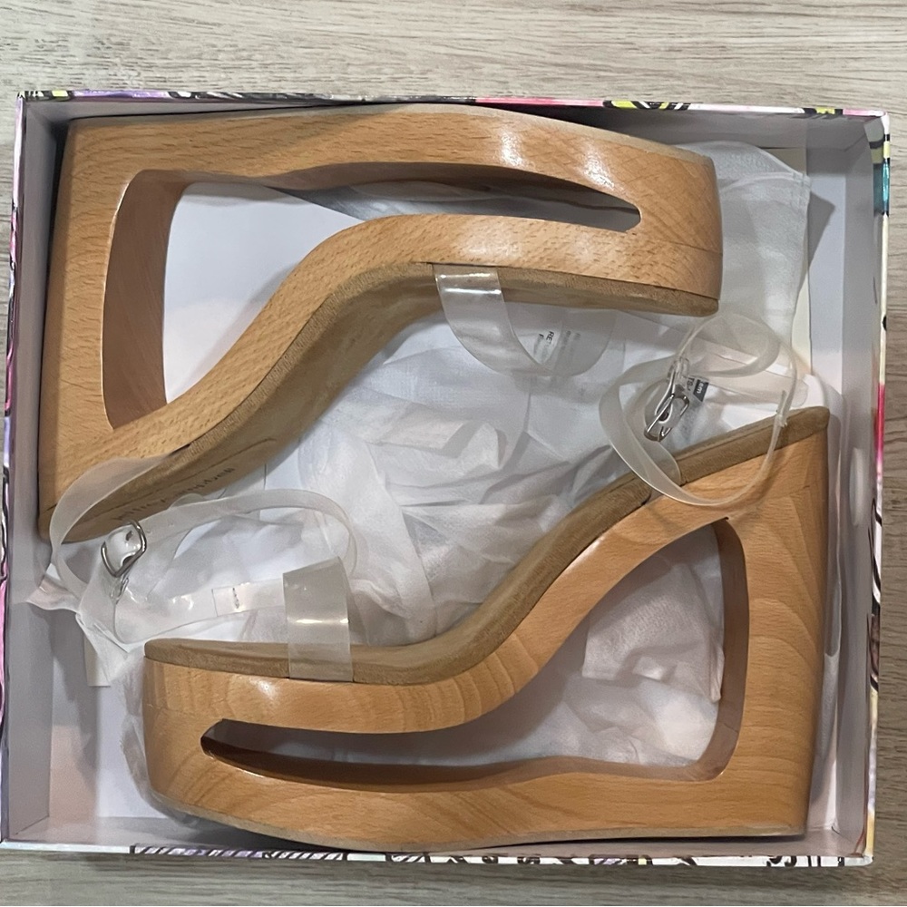 Worn once! Jeffrey Campbell It’s Lit gorgeous wedge! Sz 11